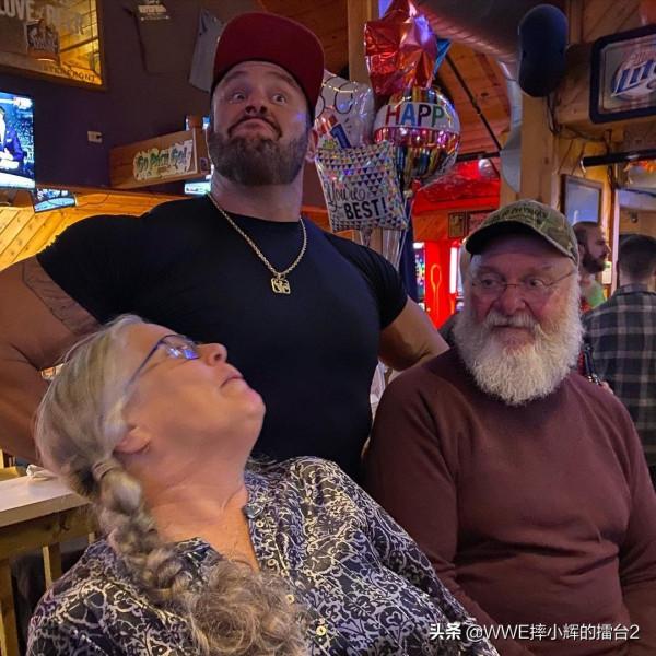 前WWE環球冠軍黑羊被解僱原因竟是，想與老麥父子進行一場比賽