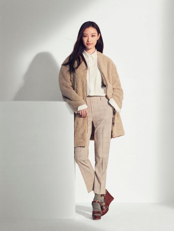 別再為容貌焦慮了,看看趙麗穎的塌屁股,劉亦菲的發腮和雙下巴吧 別再為容貌焦慮了,看看趙麗穎的塌屁股,劉亦菲的發腮和雙下巴吧