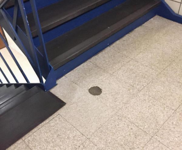 30張時間磨損照,旅行者徒步一年變化驚人,水滴八百年即可穿石 30張時間磨損照,旅行者徒步一年變化驚人,水滴八百年即可穿石