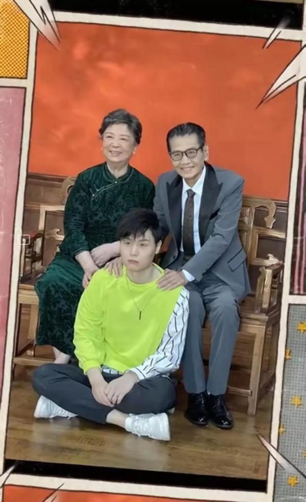 《外來媳婦本地郎》拍復古時裝全家福,康伯康嬸又回來了 《外來媳婦本地郎》拍復古時裝全家福,康伯康嬸又回來了