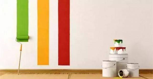 裝修時牆面貼桌布還是刷膠漆好？聽完老師傅的話終於不糾結了