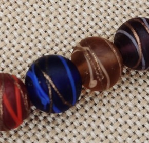 描金線琉璃珠串