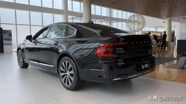 難捨難分!賓士E260L與沃爾沃S90實拍對比,誰更颯? 難捨難分!賓士E260L與沃爾沃S90實拍對比,誰更颯?