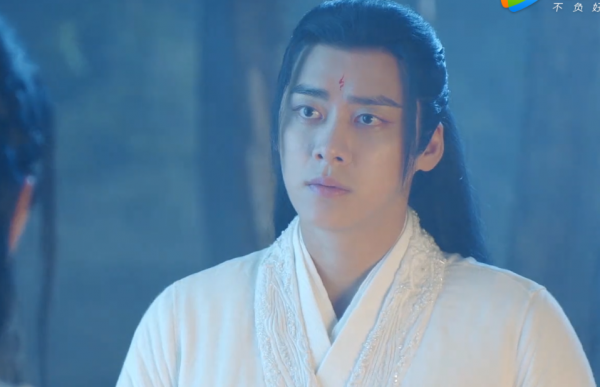 《鏡雙城》顏值造型都被吐槽，陳鈺琪穿鬆糕鞋，李易峰頭套粗糙