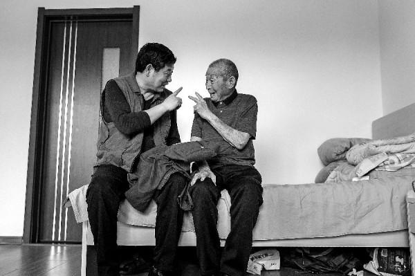 12月4日解放軍報導讀