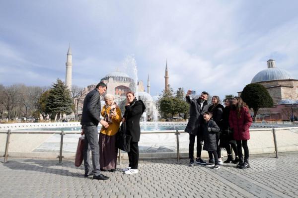 土耳其新增新冠確診病例首次超過10萬例 土耳其新增新冠確診病例首次超過10萬例