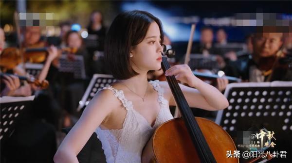 中秋晚會女星鏡頭:劉詩詩古裝搶眼,薇婭儀態絕,歐陽娜娜小清新 中秋晚會女星鏡頭:劉詩詩古裝搶眼,薇婭儀態絕,歐陽娜娜小清新