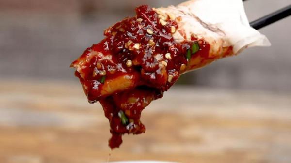 四川名菜“李莊白肉”刀工、蘸碟是關鍵 四川名菜“李莊白肉”刀工、蘸碟是關鍵