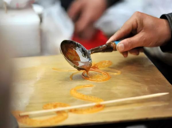 70年代難得一見的手工人老照片,好熟悉!有的快失傳… 70年代難得一見的手工人老照片,好熟悉!有的快失傳…