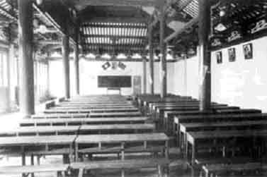 解放後，一農民到湖南省政府大廳，指著毛主席畫像說：那是我的兵