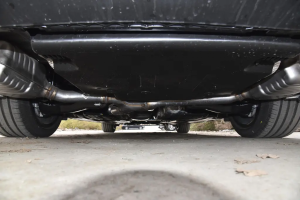 內飾豪華，大標和立標可選，靜態分析賓士E級 PHEV