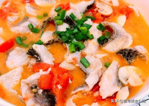 鮮酸味美的番茄黑魚煲，葷素搭配，營養豐富，家人吃了都說棒