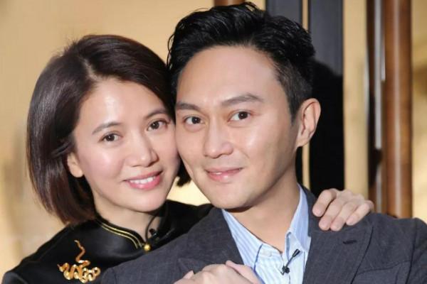 張智霖初戀罕露面，53歲面板緊緻似少女，內地跑商演20年身家上億