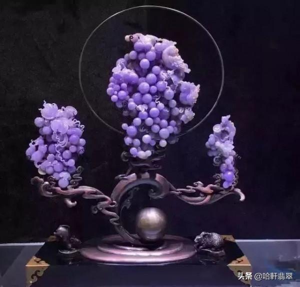 價值1800萬的一串天價葡萄,不能吃,只能用來當擺設 價值1800萬的一串天價葡萄,不能吃,只能用來當擺設