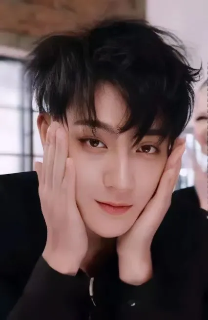 當明星撞臉動漫角色，輕鬆打破次元壁！普通人原來也能擁有漫畫臉