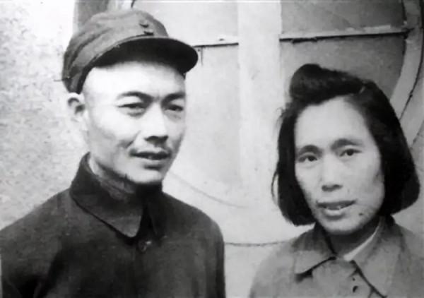 1950年,毛主席讓羅舜初到湖南任職,周總理卻說:你當海軍參謀長 1950年,毛主席讓羅舜初到湖南任職,周總理卻說:你當海軍參謀長