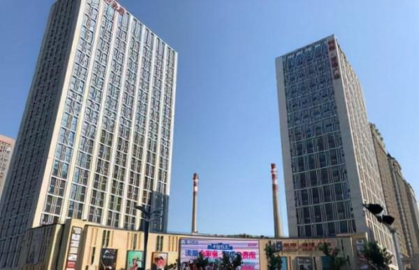 天津一大型商場，開業不到一年便面臨倒閉，客流量極低，店鋪撤櫃