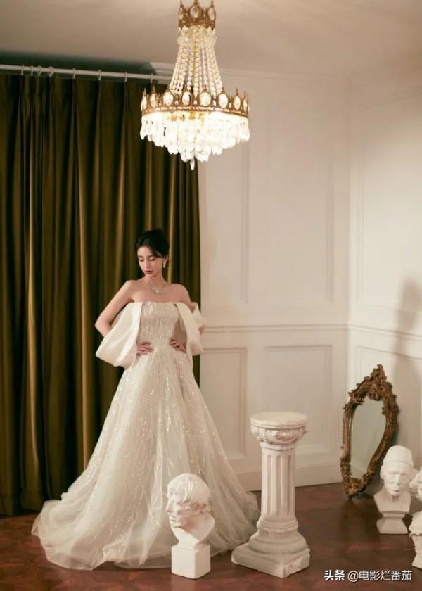 衛視春晚比美：baby離婚後美呆，關曉彤衣品沒得挑，楊冪驚豔全場