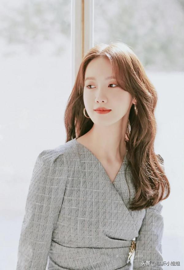 林允兒，清新美少女系列的代表，天生麗質的顏值，美爆啦