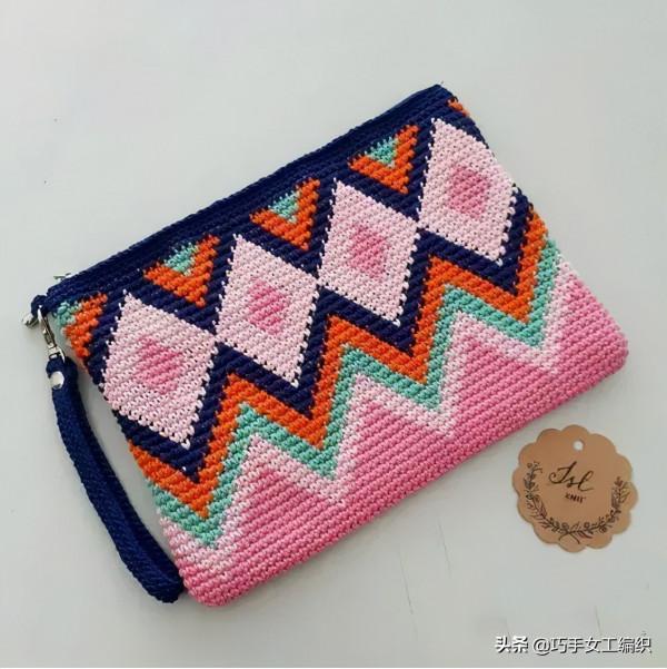 舊衣褲的拉鍊剪下來後，用鉤針戳一圈就有無數的收納