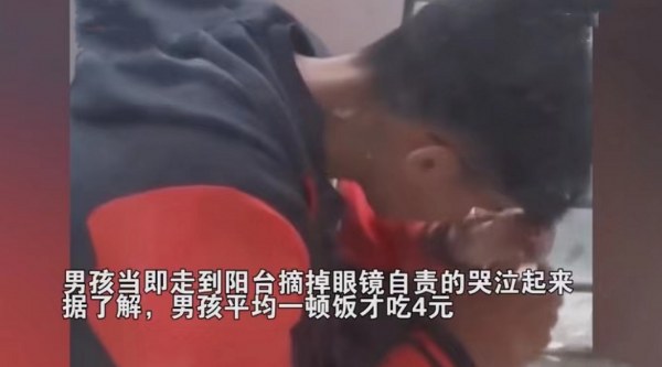 校園卡遺失被刷一個月餐費,男生委屈落淚:“我一頓飯才4元” 校園卡遺失被刷一個月餐費,男生委屈落淚:“我一頓飯才4元”