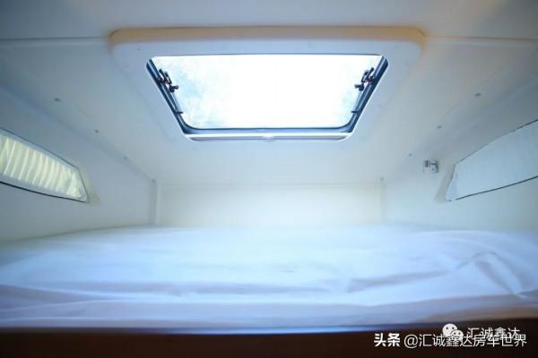 ​適合年輕人的實用型房車,9坐3床,後廚衛佈局,比租房租車還划算 ​適合年輕人的實用型房車,9坐3床,後廚衛佈局,比租房租車還划算