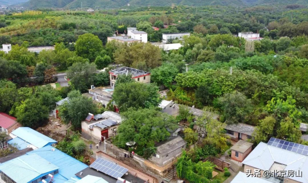 來房山這處修舊如舊的民宿，感受丘陵上的村莊！