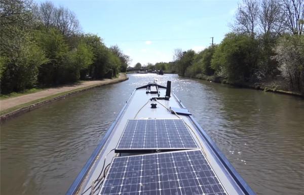 52歲的他放棄一切，住進33㎡“房船”中漂泊流浪，一晃已生活5年