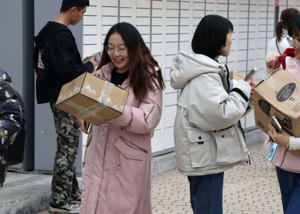 大學校園裡的“地下交易”，看似童叟無欺，實際上卻很影響未來