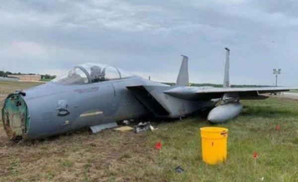 萬米高空戰機突然漏油,中國飛行員拒絕跳傘,他怎樣創造奇蹟的? 萬米高空戰機突然漏油,中國飛行員拒絕跳傘,他怎樣創造奇蹟的?