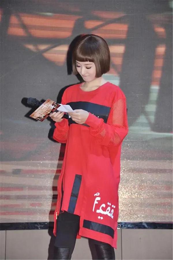 趙麗穎某釋出會照片