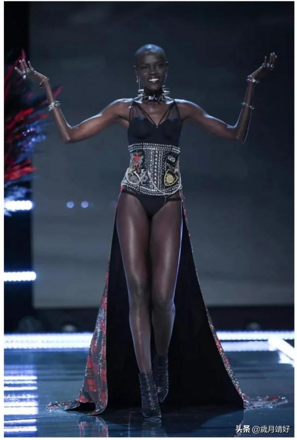 維密天使之長袍披風系,飛舞的衣襬是青春的腳步踏風而行 維密天使之長袍披風系,飛舞的衣襬是青春的腳步踏風而行