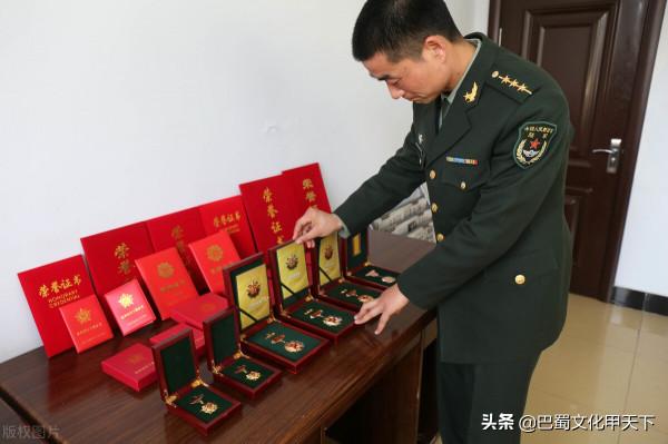 一枚沉甸甸的軍功章(散文)作者：李吉華