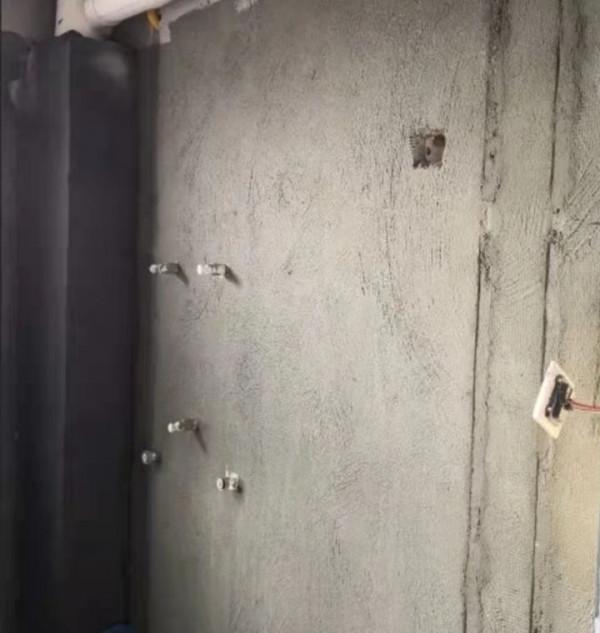 衛生間和廚房牆面基層起沙怎麼辦？