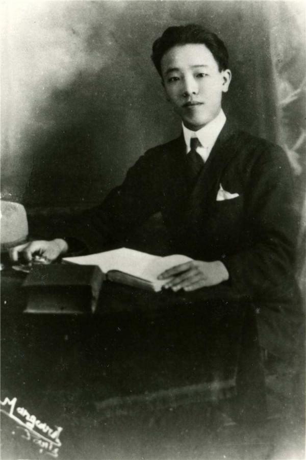 他是趙世炎，職位比周總理還高，犧牲時26歲，外甥很牛，人人皆知