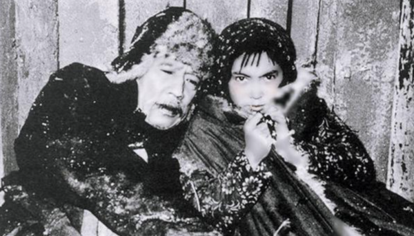 第一個甩了謝賢的女人，因慈善向那英下跪，蕭芳芳到底是什麼來頭