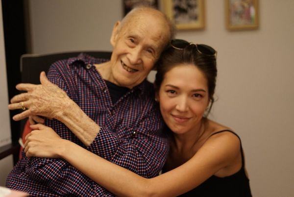 許瑋寧喊話96歲外公「等你,張眼看看我們一眼」 網集氣早日康復 許瑋寧喊話96歲外公「等你,張眼看看我們一眼」 網集氣早日康復