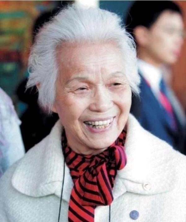 李特特：出生很“特別”，父母是正、副國級，外婆深得毛主席敬重