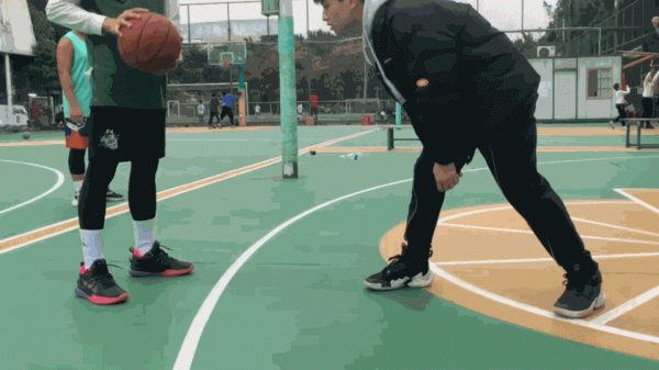 這個搶斷小技巧太厲害了！教你如何成為一個出色的盜球大師