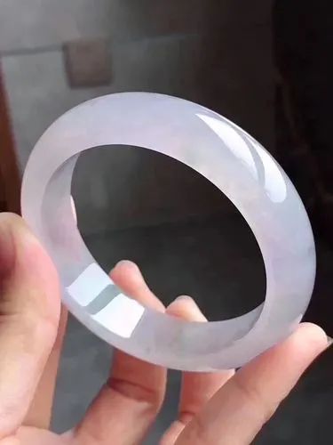 圓鐲更加廢料嗎？看看貴妃鐲和圓鐲的區別有哪些？