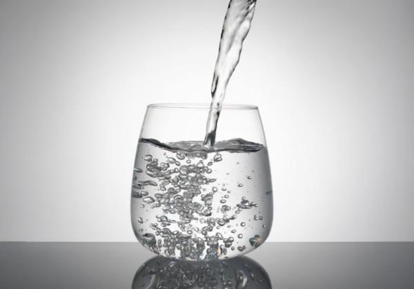 早上起床喝一杯溫水等於喝細菌? 早上起床喝一杯溫水等於喝細菌?