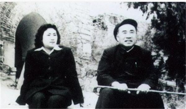 中央常委被捕，女特工賀治華急報有叛徒，陳賡卻偵破：她就是叛徒