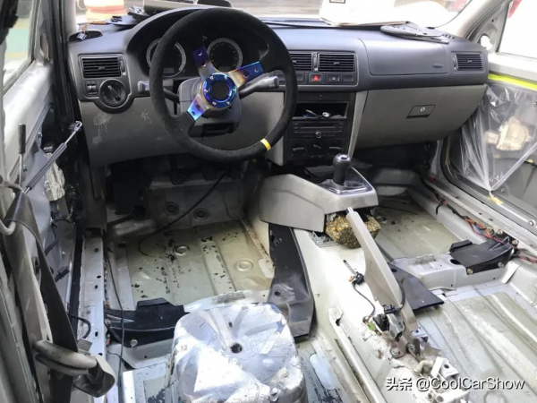 90後奶茶小姐姐玩改裝，這輛老車‘重獲青春’了