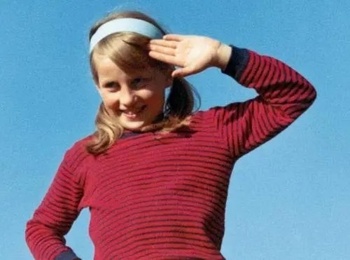 戴安娜露背裙迷人，29年前同框妮可也不輸，美人命運相似結局不同