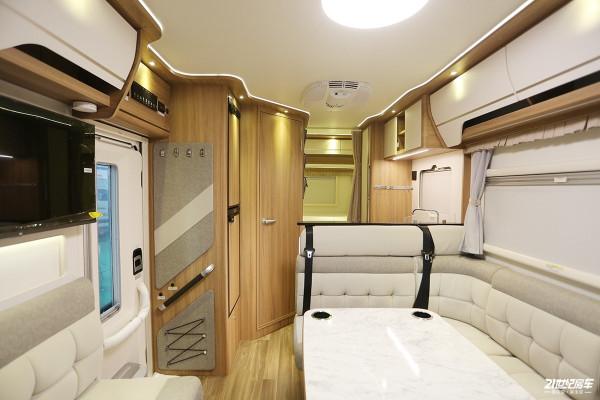 航空輕量化設計,配3.0T自動擋,能食宿多人,國產賓歌精緻型房車 航空輕量化設計,配3.0T自動擋,能食宿多人,國產賓歌精緻型房車