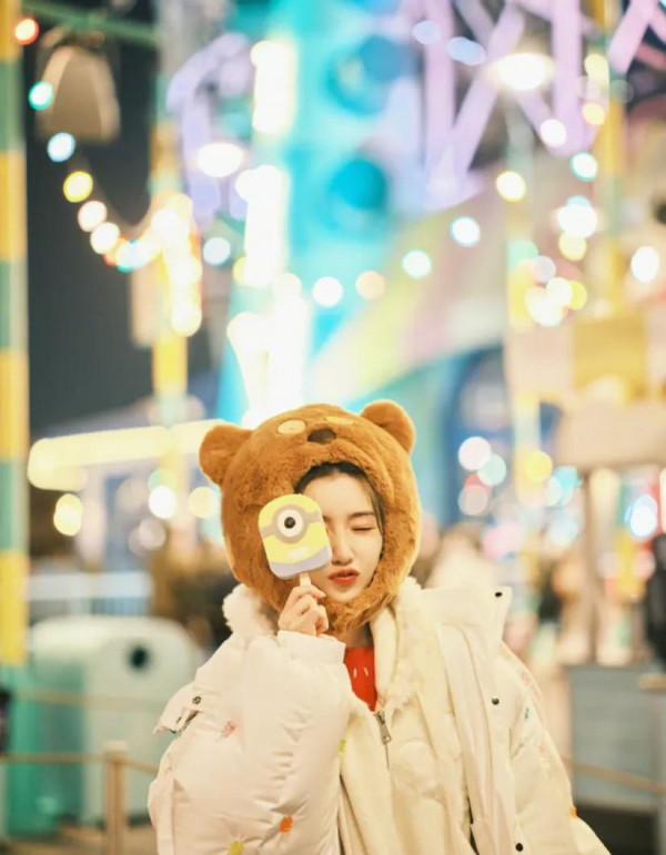 秦嵐、毛曉彤、娜扎、祝緒丹、黃夢瑩、劉嘉玲送來2021年聖誕祝福