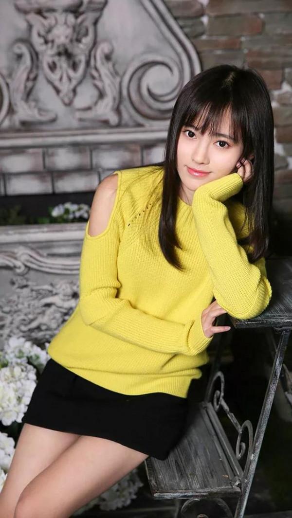 鞠婧禕美照一冊，欣賞