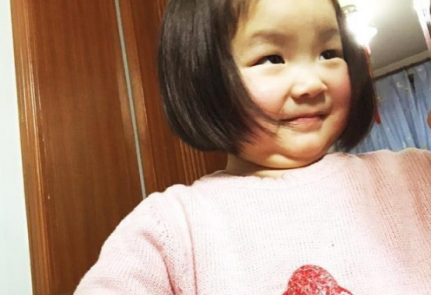 父親患病母親出走、被老師羞辱嘲諷，金靖到底經歷了怎樣的苦難？