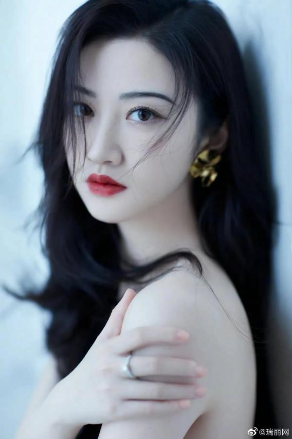 景甜到底是如何從悲傷蛙逆襲成人間富貴花的？