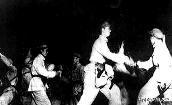 奇襲白虎團還有一支神勇的小分隊,戰鬥驚險激烈,斃敵200多人 奇襲白虎團還有一支神勇的小分隊,戰鬥驚險激烈,斃敵200多人